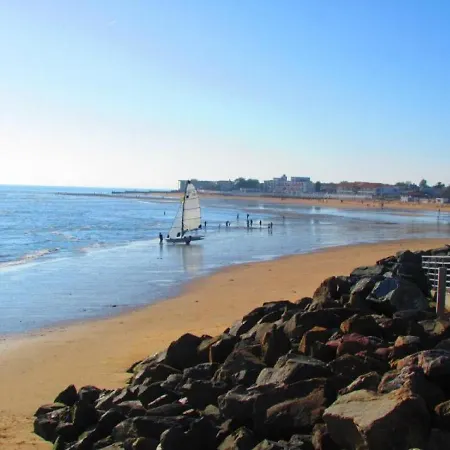 La Tranche-sur-mer, 2 Pieces, 3 Personnes - Fr-1-357-43 Apartment *